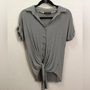 Black and White Stripe Blouse - Kim & Cami Size Small - Preloved - Like New